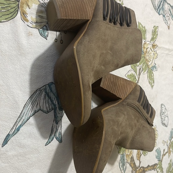 Brown size 10 suede booties - Picture 3 of 4
